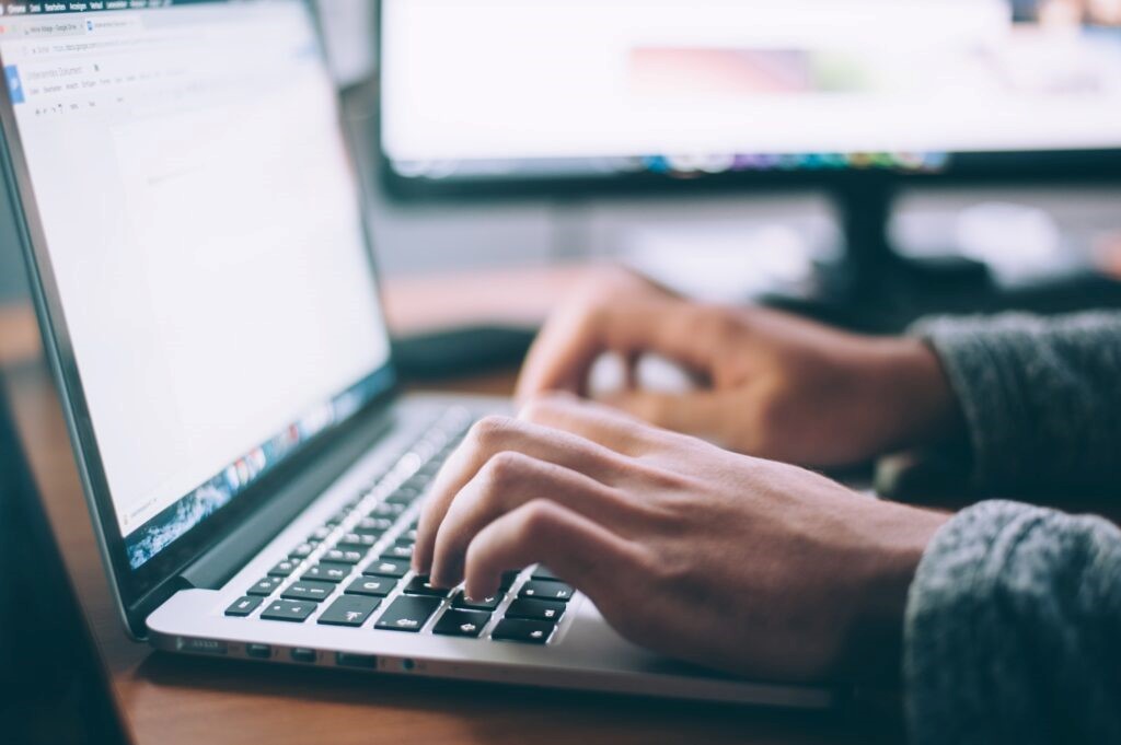 JINSI YA KUANZISHA BLOG NA KUTENGENEZA KIPATO