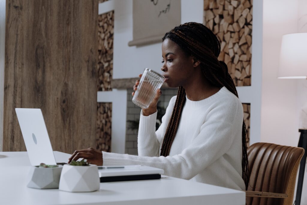 Kuna Tofauti Gani iliyopo kati ya Blog na Tovuti?